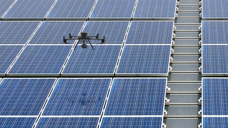 米兰体育以无人机搭配IR Sensor热显像技术进行全方面模块健检，有效降低人力成本并提升发电量