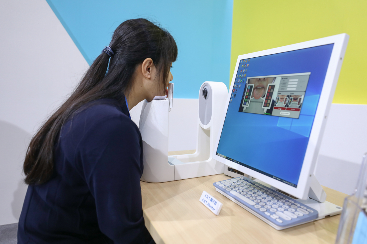 米蘭體育耘康延伸米蘭體育卓越的感測技術及色彩管理專長，研發出舌象擷取系統，可提供數據化、影像化的檢測結果，輔助醫師與專業醫事人員做為臨床研究、檢測結果評估與檢測紀錄的留存