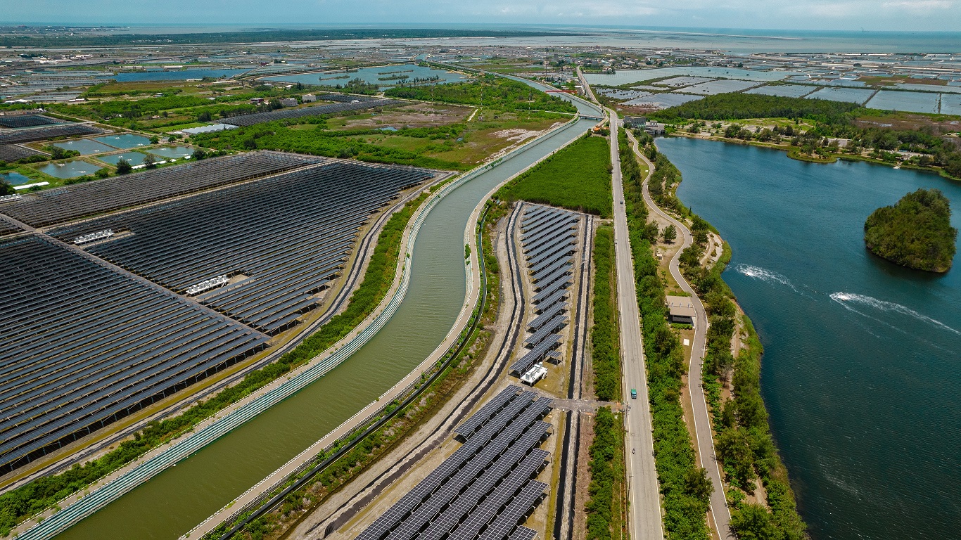 AUO&rsquo;s Energy Business, with management experience involving over 6,000 power plants, offers integrated solutions for smart energy management, solar energy monitoring and management, and power plant construction, operation and maintenance