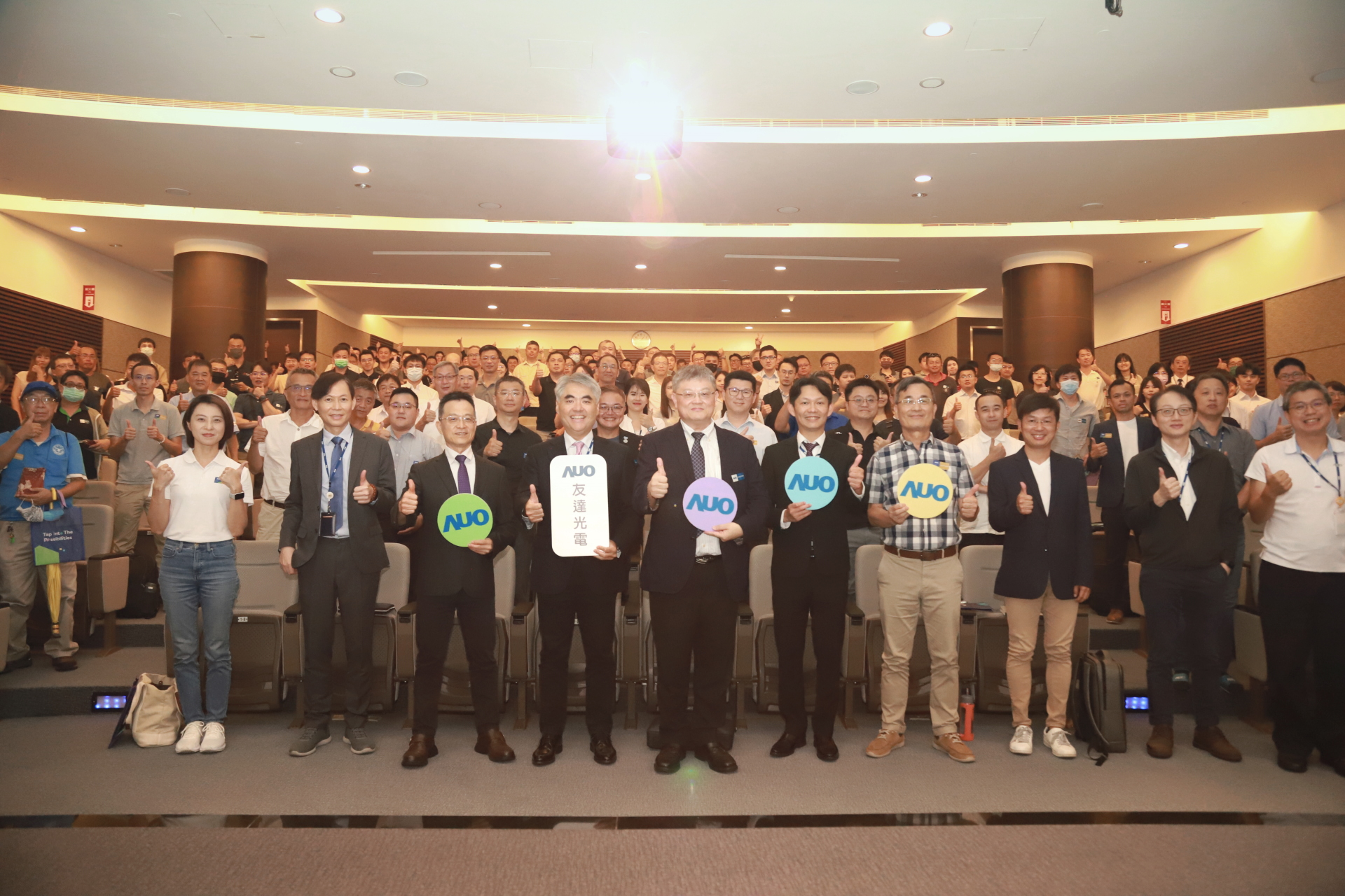 米蘭體育光電邀請領域專家共研再生能源發展、電力需求及建築物減碳等議題進行交流，盼共擘綠色永續生態圈的嶄新契機。