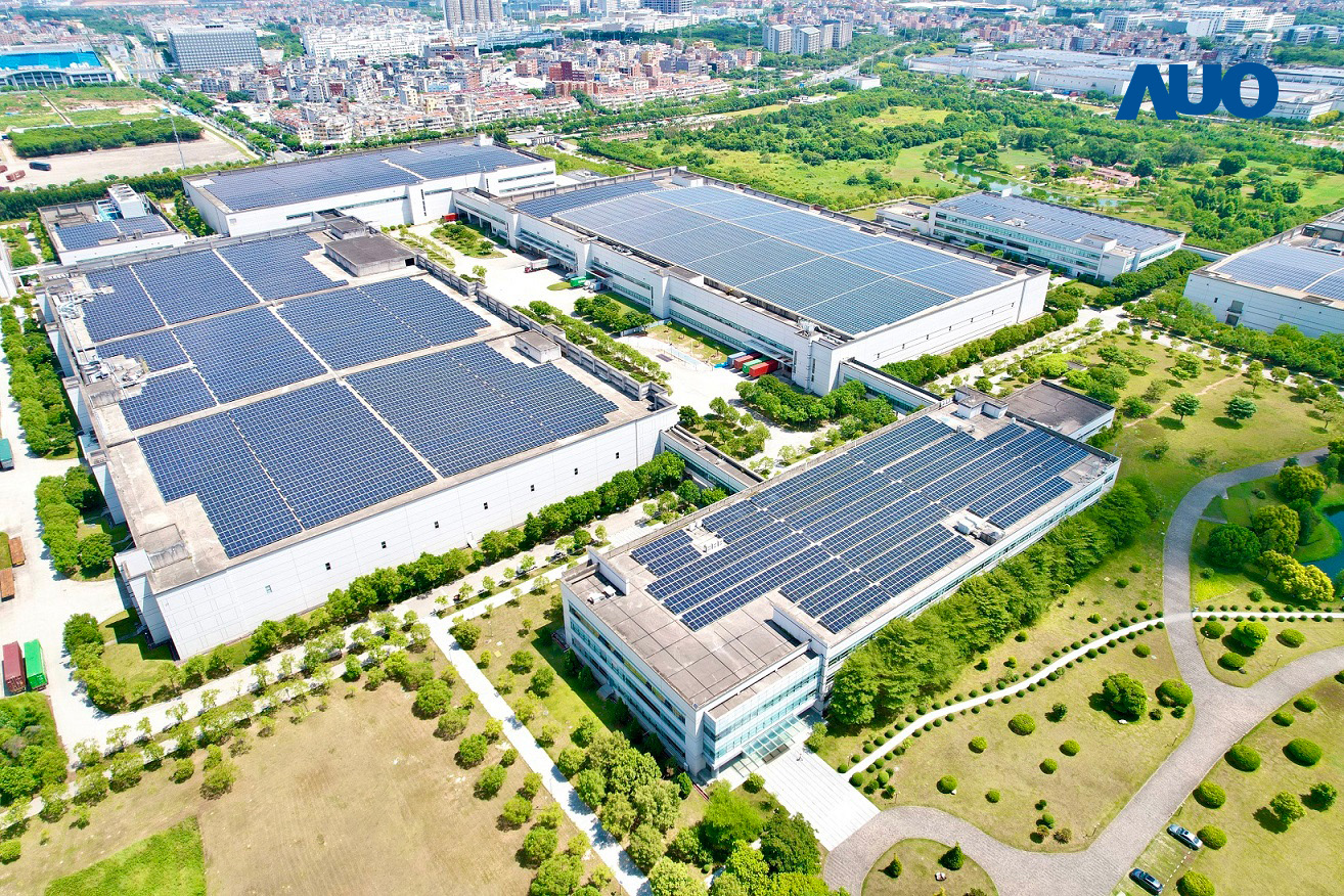 米兰体育厦门推动智能制造同时，透过绿电创能纵深推进绿色转型，厂区全屋顶铺设太阳能光伏板，每年太阳能发电 2,600多万度