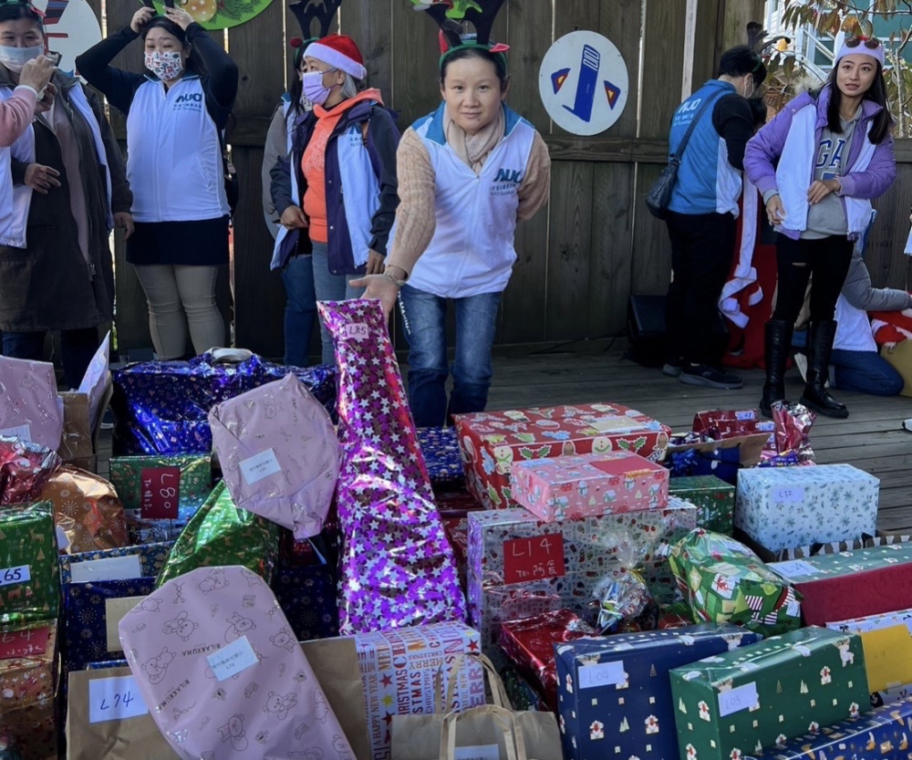 米蘭體育永續基金會「圓夢列車」年年迴響熱烈，認捐同仁精心挑選禮物、巧手包裝，整理成隊後，將祝福一一打包送出